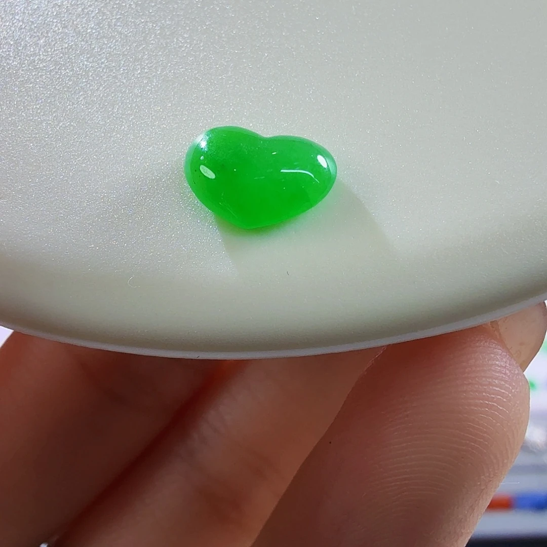 翡翠未镶嵌颈饰幂幂同款