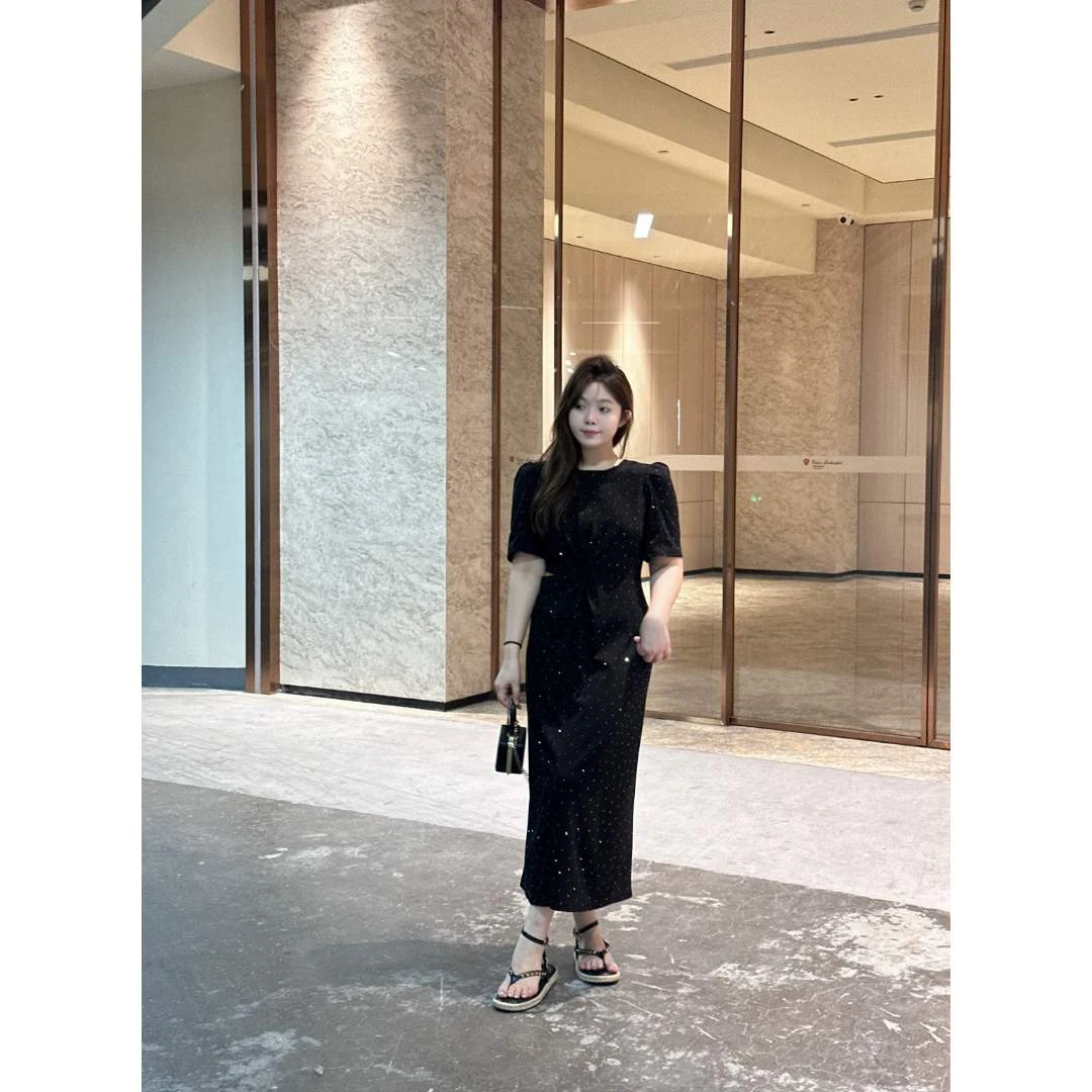 96棉+4氨纶 晶咕【流星舞会】轻奢气质烫钻扭结露腰长款连衣裙