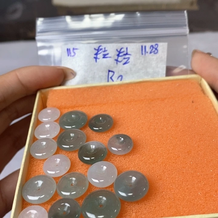 粒****定制翡翠未镶嵌不退