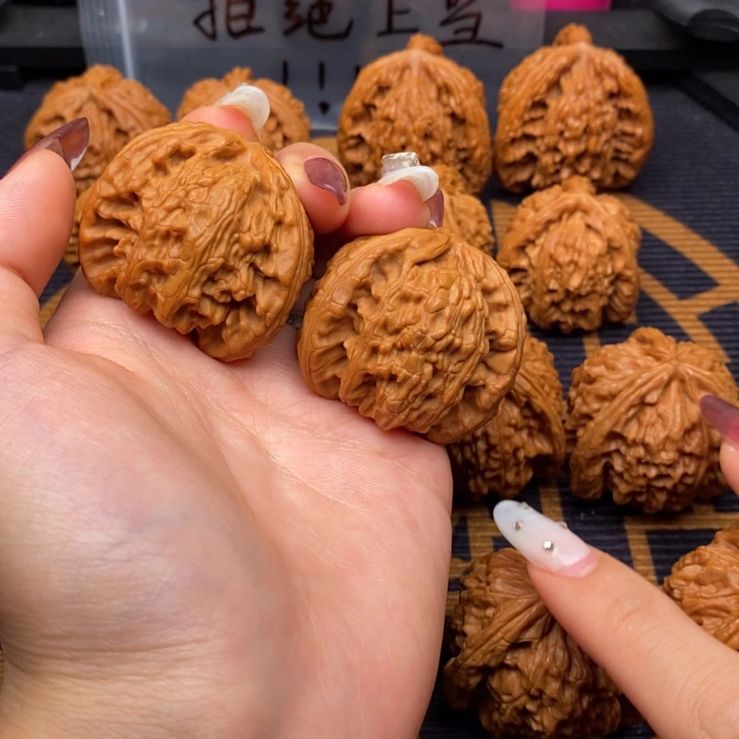 小***哥文玩核桃吊坠白狮子