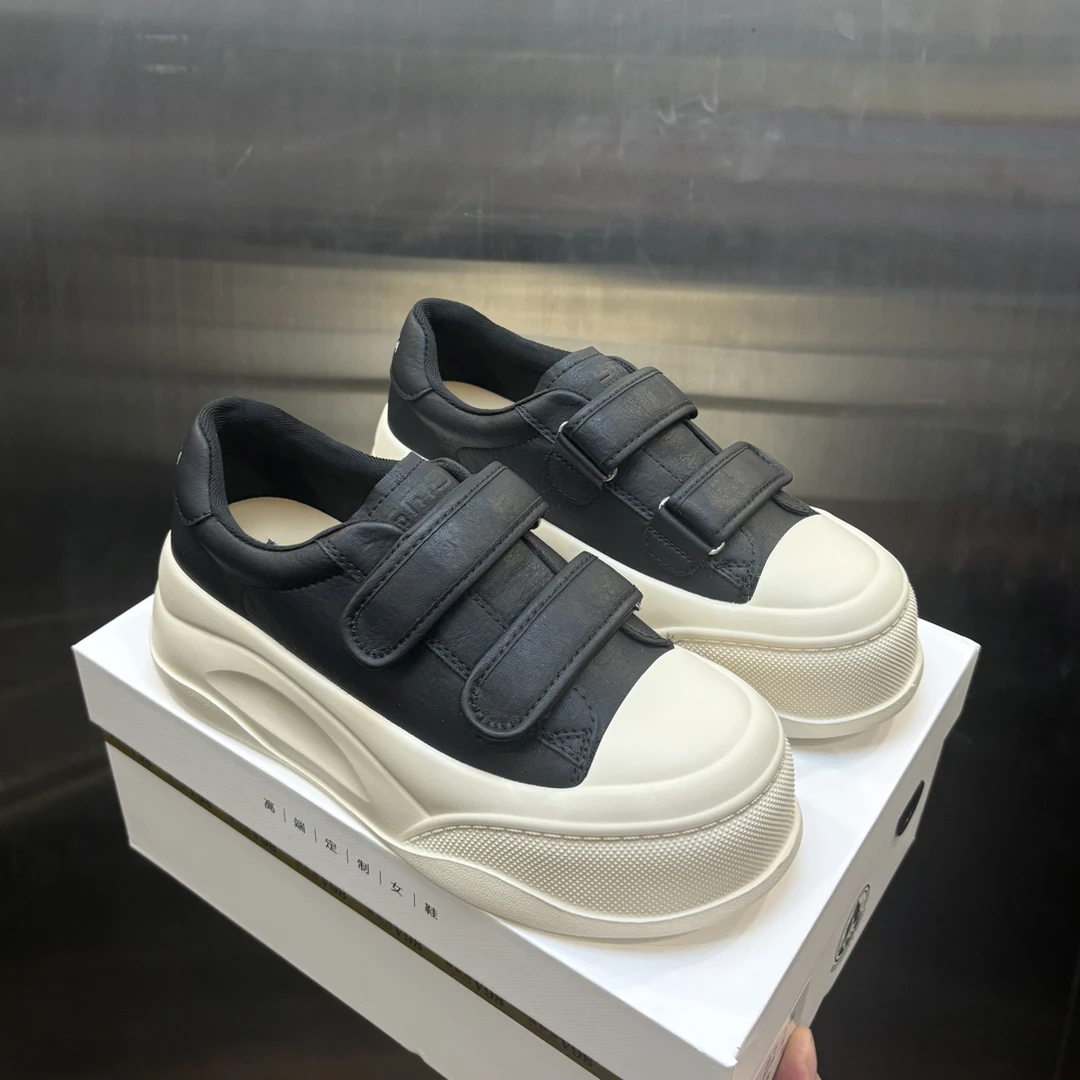 厚底魔术贴板鞋女秋冬新款丑萌大头增高百搭软底时尚休闲小白鞋