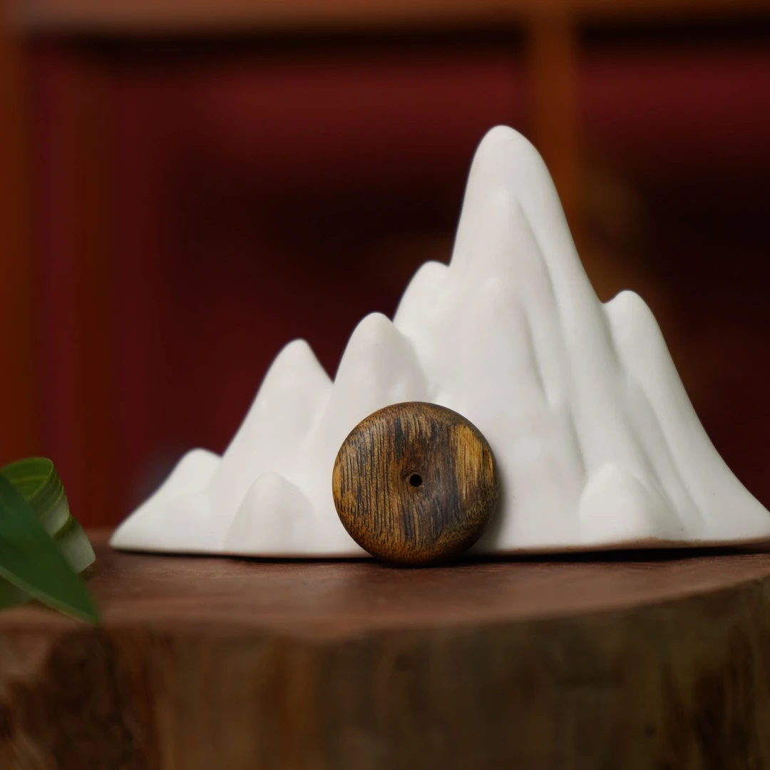 金三角黑棋树心油软丝老料沉香制品 平安扣  1.9g 250822016 C