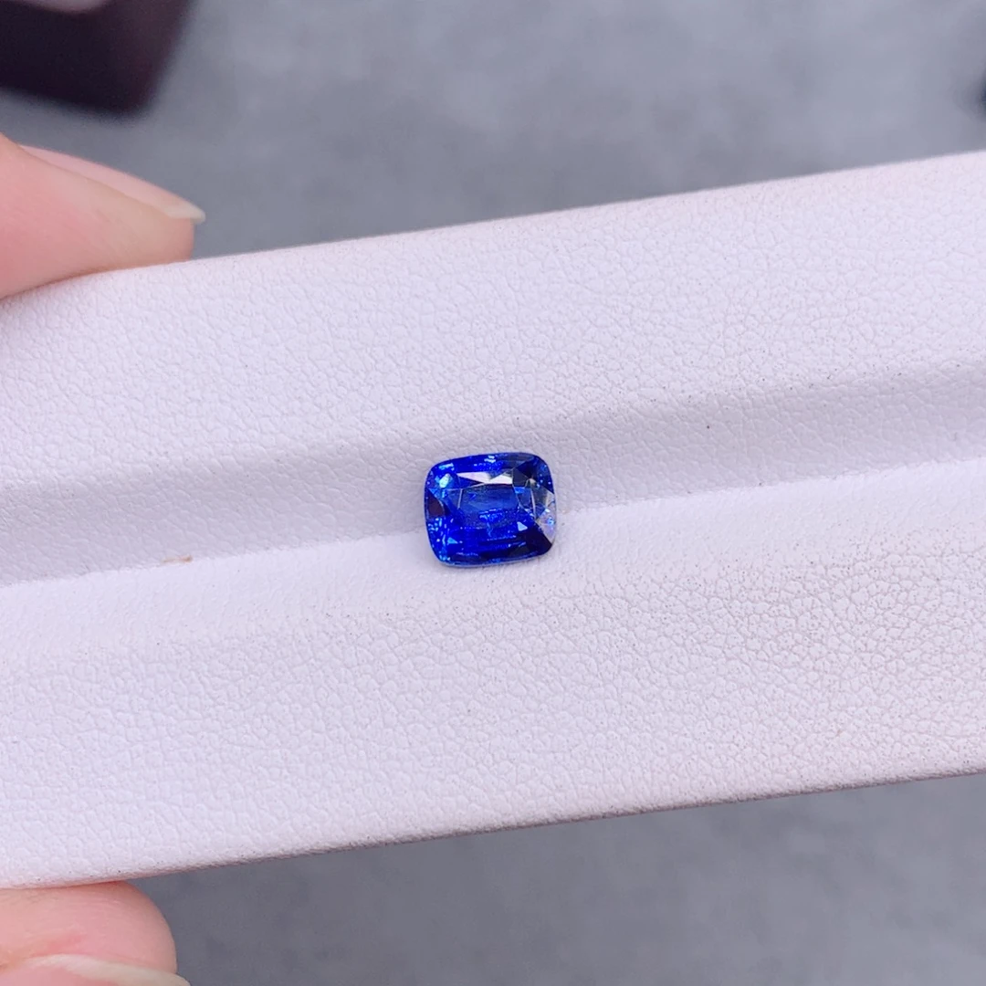 蓝宝石裸石1.65克拉皇家蓝