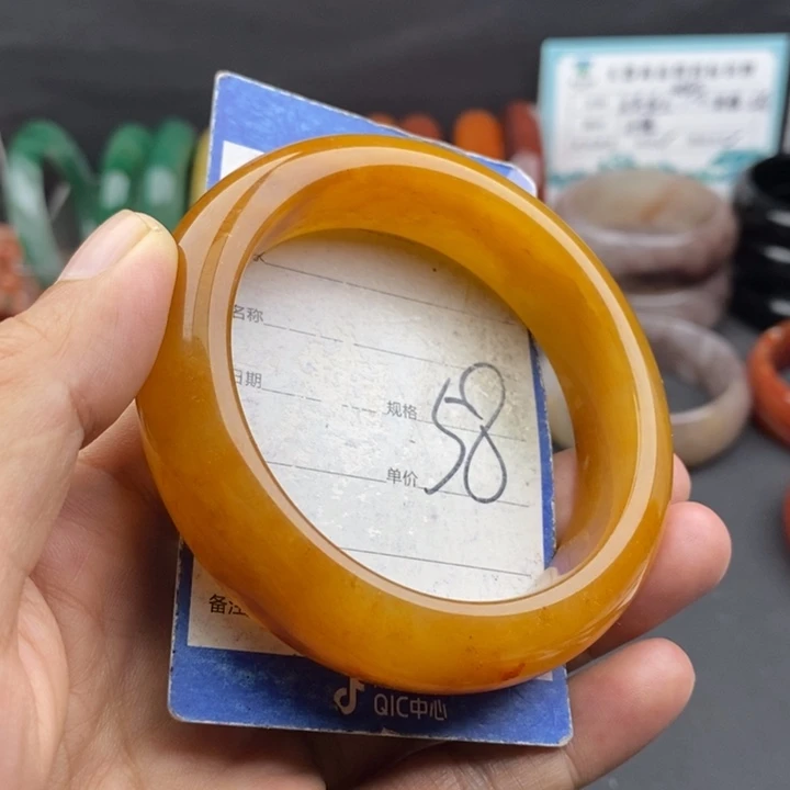 未镶嵌手镯石英质玉
