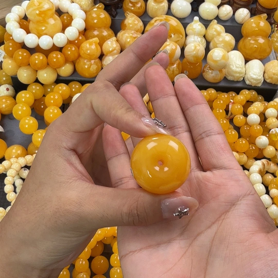 蜜蜡未镶嵌珠宝奇石