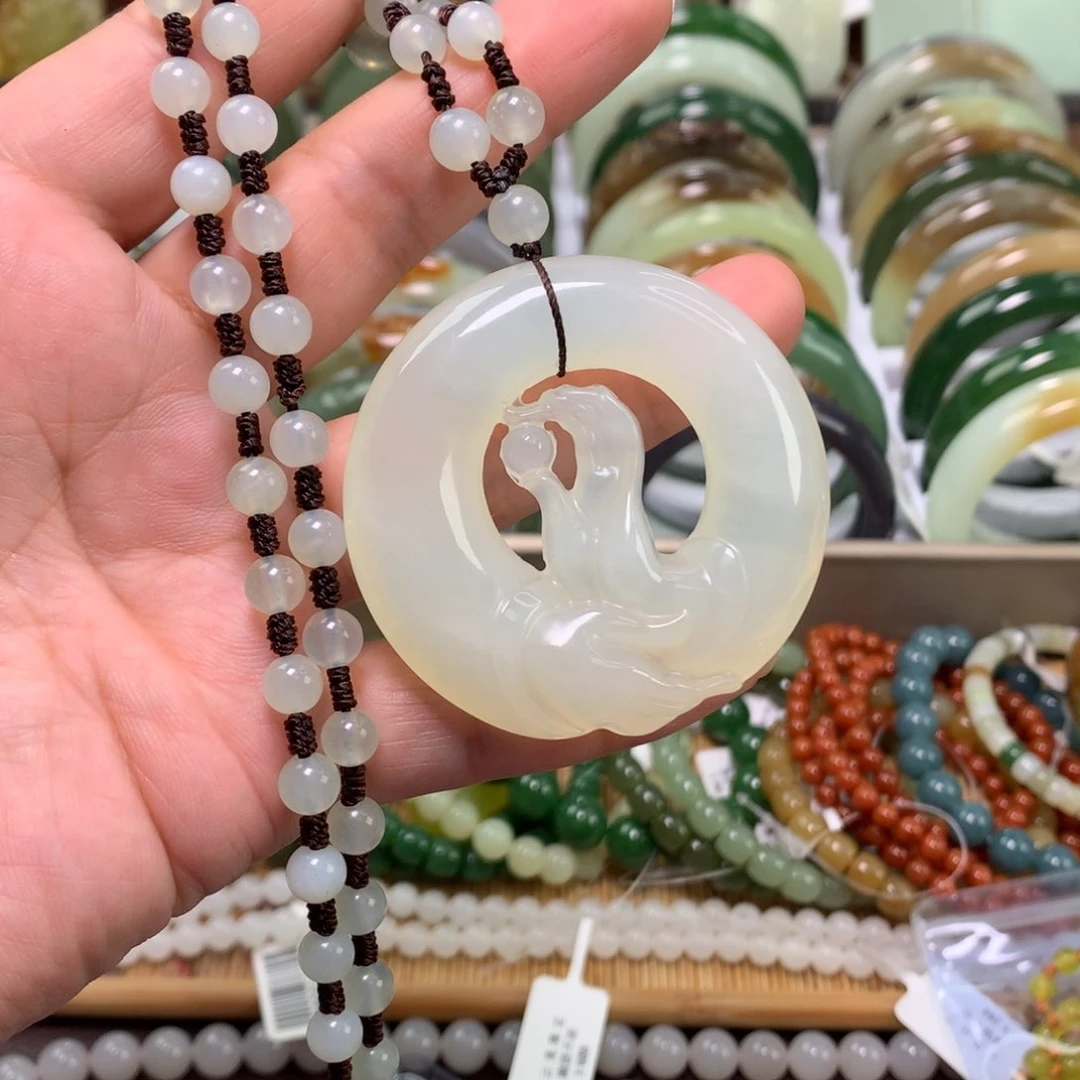 岫玉未镶嵌颈饰吊坠