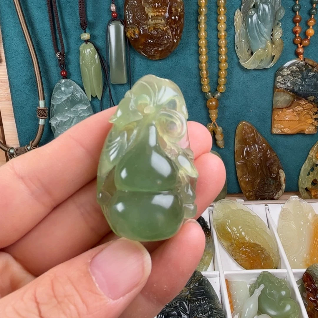 蛇纹石玉未镶嵌颈饰