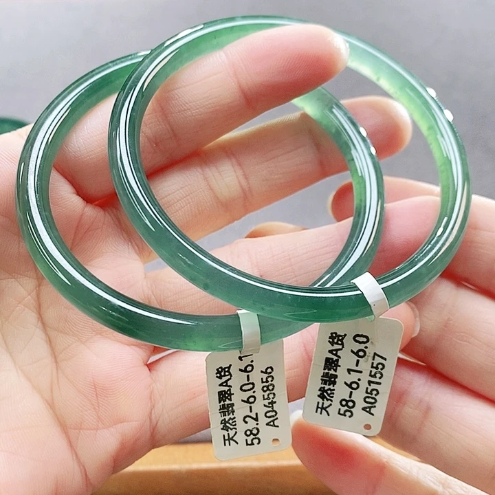 翡翠未镶嵌手镯（圆镯）