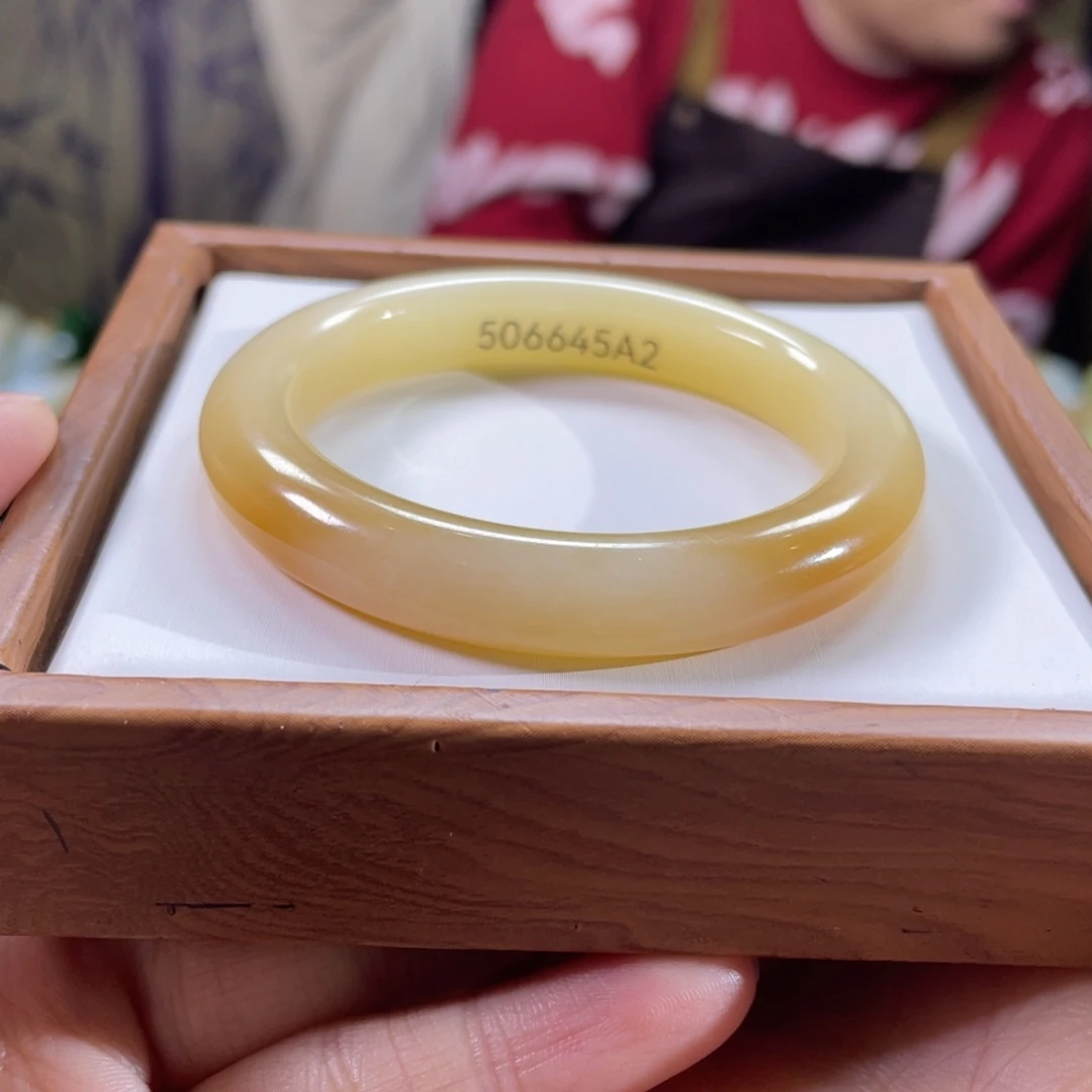 和田玉未镶嵌手镯50圈