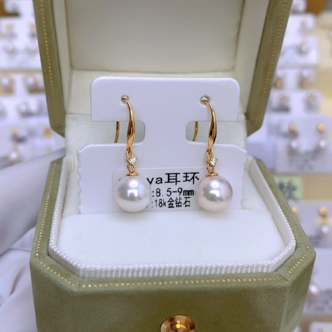 18K金镶嵌海水珍珠耳饰