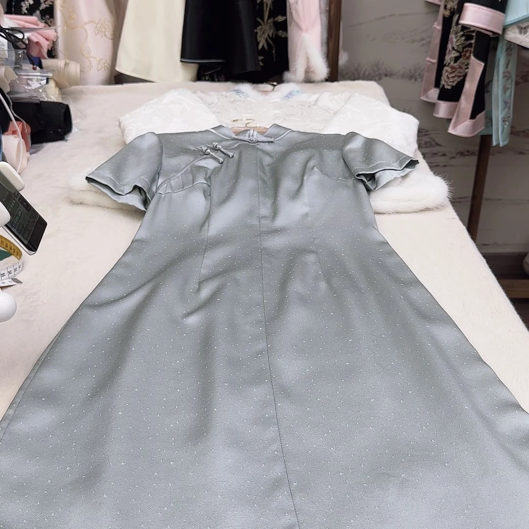 刺绣云*裳苏州真丝裙子