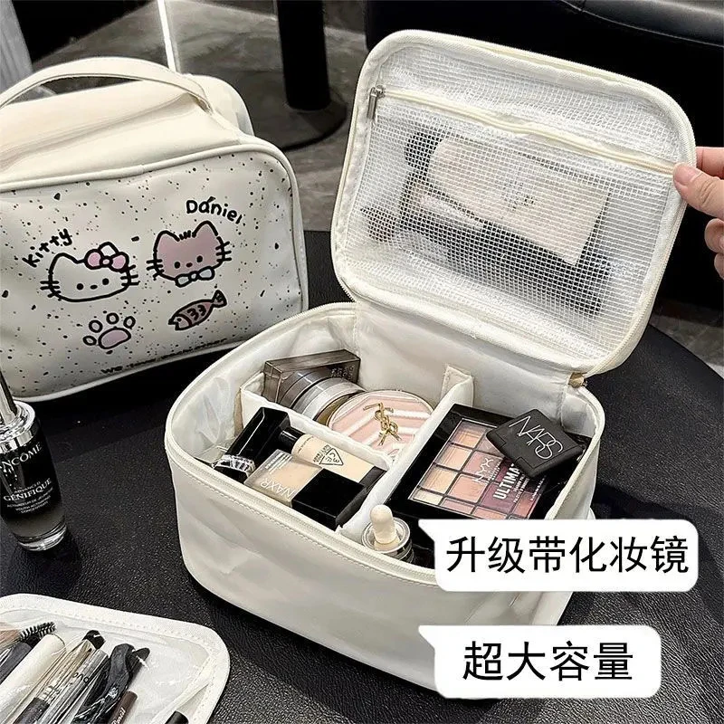 化妆包大容量女便携式外出收纳2025新款化妆品化妆刷分区洗漱包ly