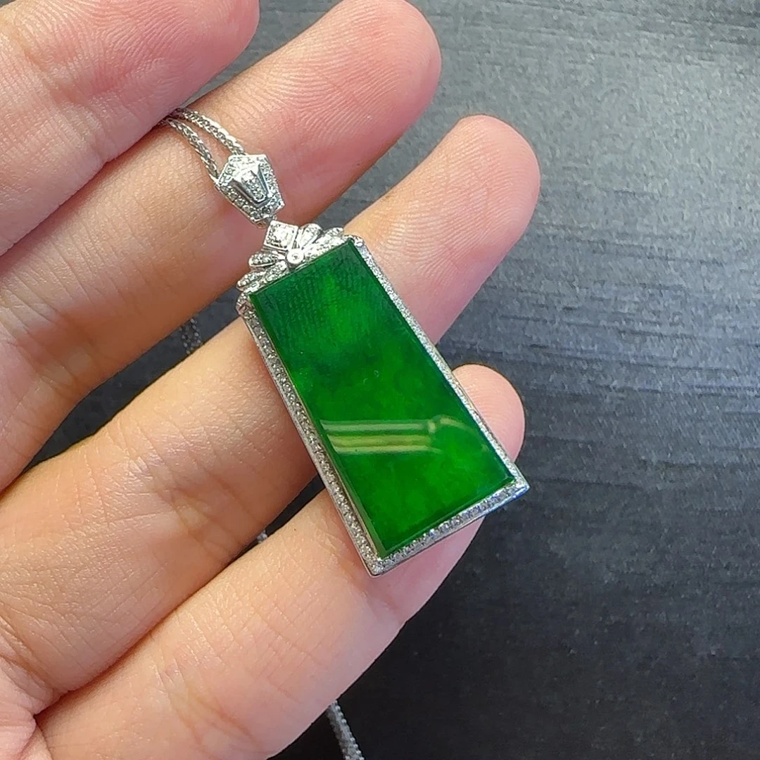 翡翠18K金镶嵌颈饰翡翠