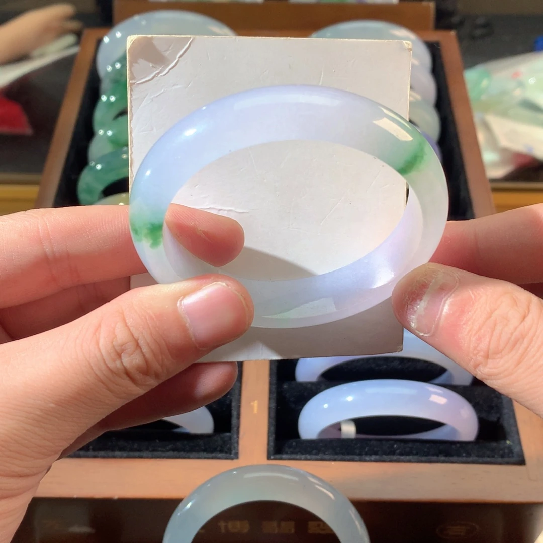 翡翠未镶嵌手镯紫底飘绿花