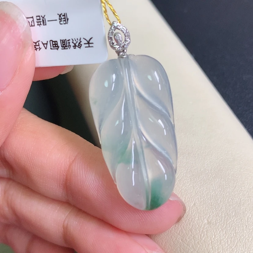 【闪购商品】翡翠颈饰18K金镶嵌叶子