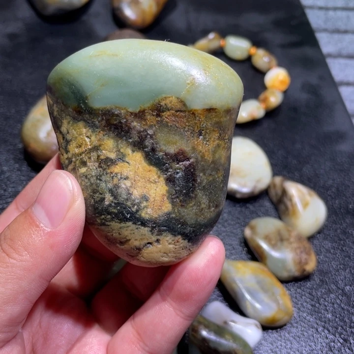藏***品颈饰未镶嵌和田玉