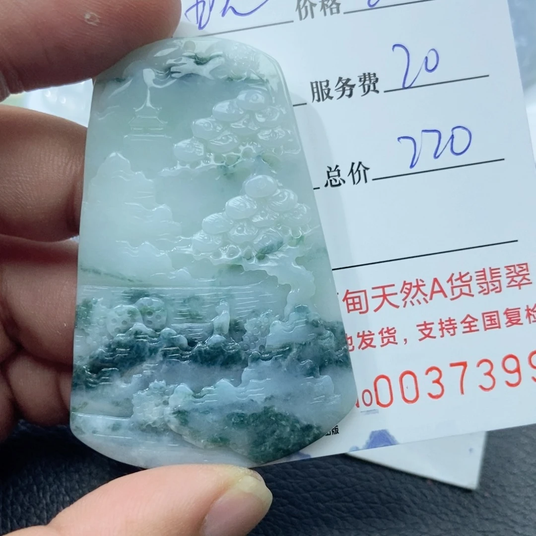 翡翠颈饰未镶嵌现*点翡翠