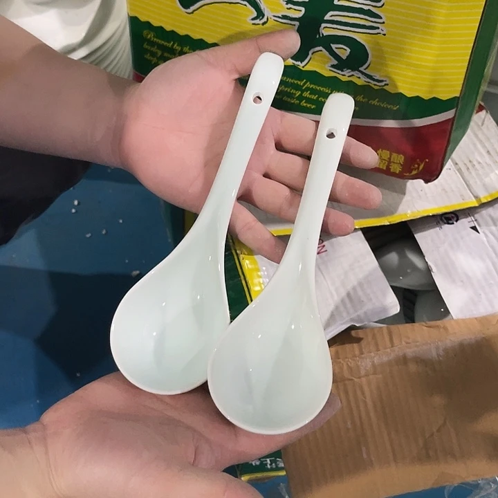 瓷片青瓷大勺两个，微瑕包邮