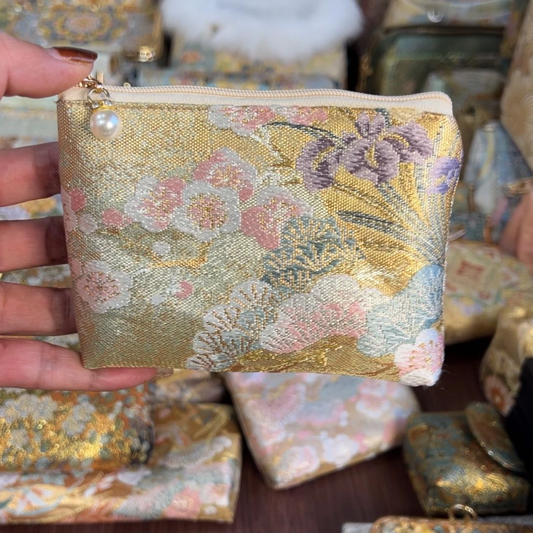 辰***店蚕丝花卉拉链零钱包