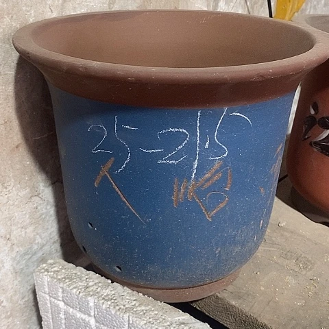 中国宜兴紫砂花盆，