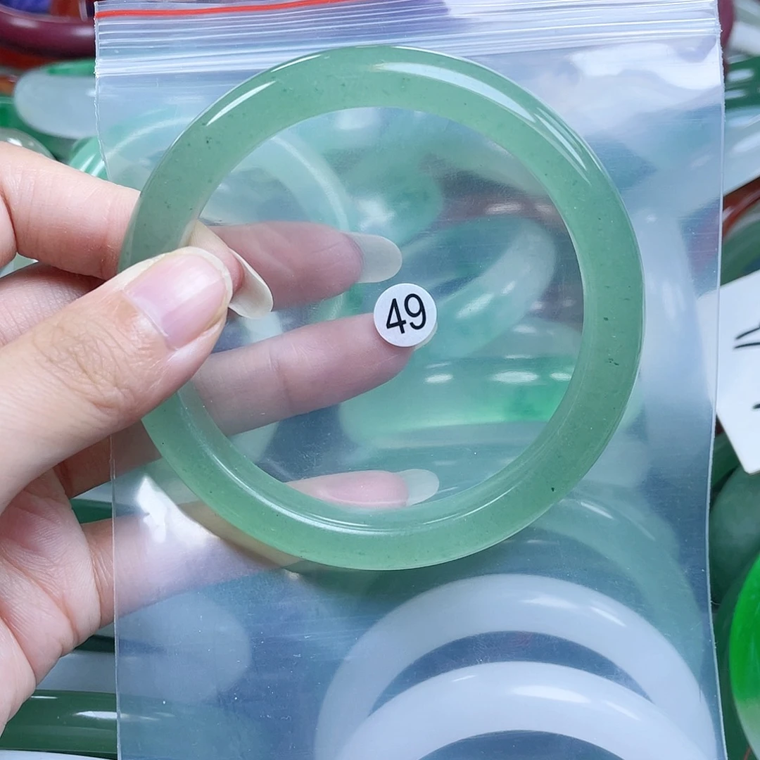 【闪购商品】石英岩玉手镯未镶嵌65