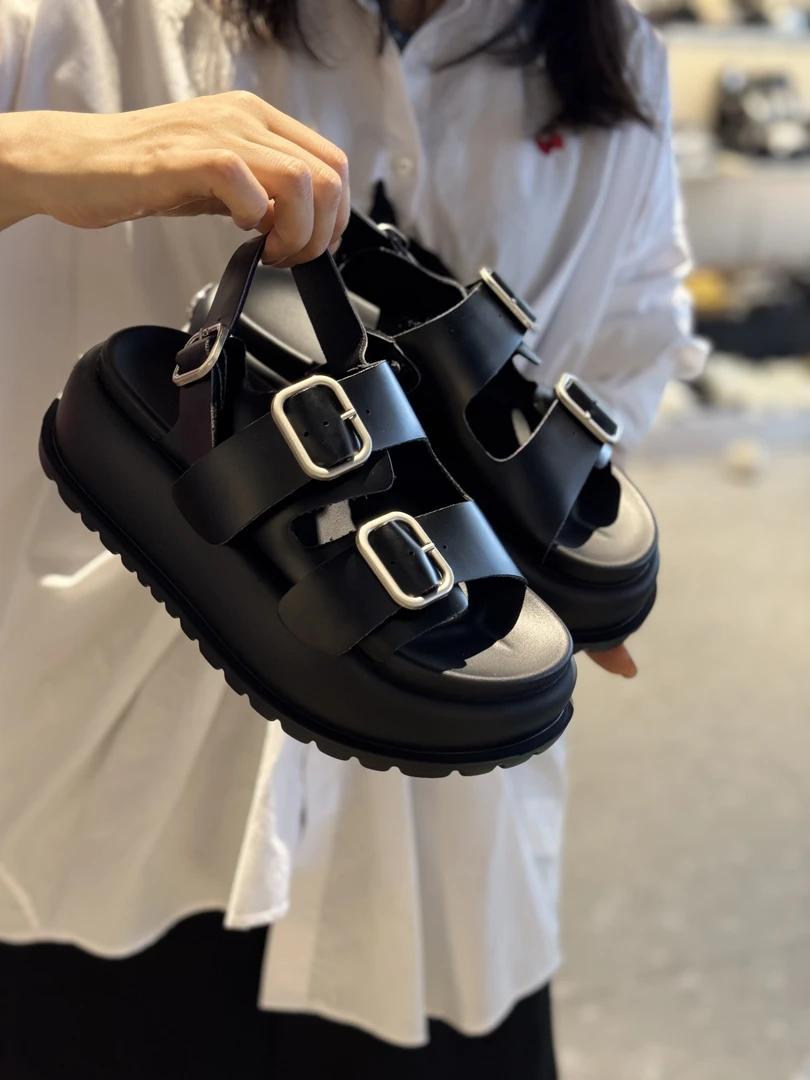 新品潮款凉鞋高跟沙滩鞋很轻的一双女鞋6080