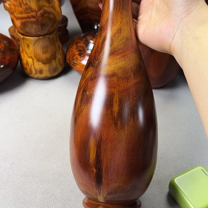 木质风越南黄花梨花瓶一个