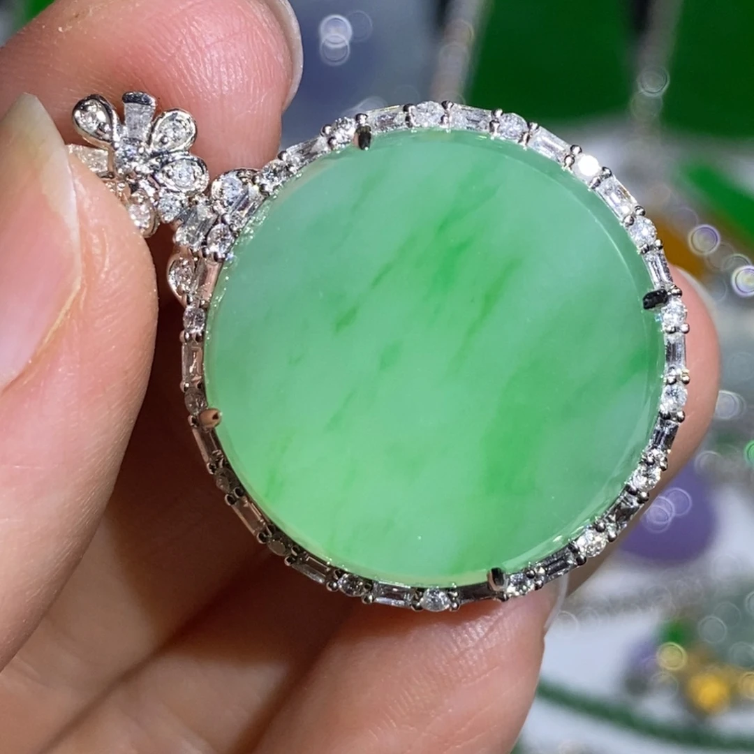 翡翠18K金镶嵌颈饰无事牌