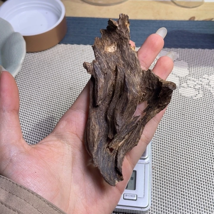 沉香柬埔寨沉水菩萨棋13.9克