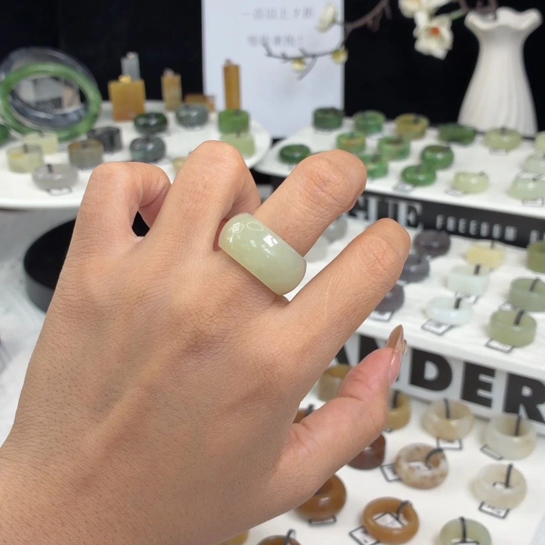和田玉（糖玉）未镶嵌戒指Q150果绿轮胎17.3不退换