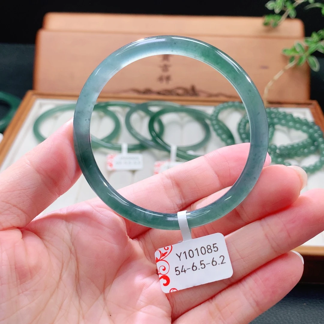 翡翠手镯（圆镯）未镶嵌