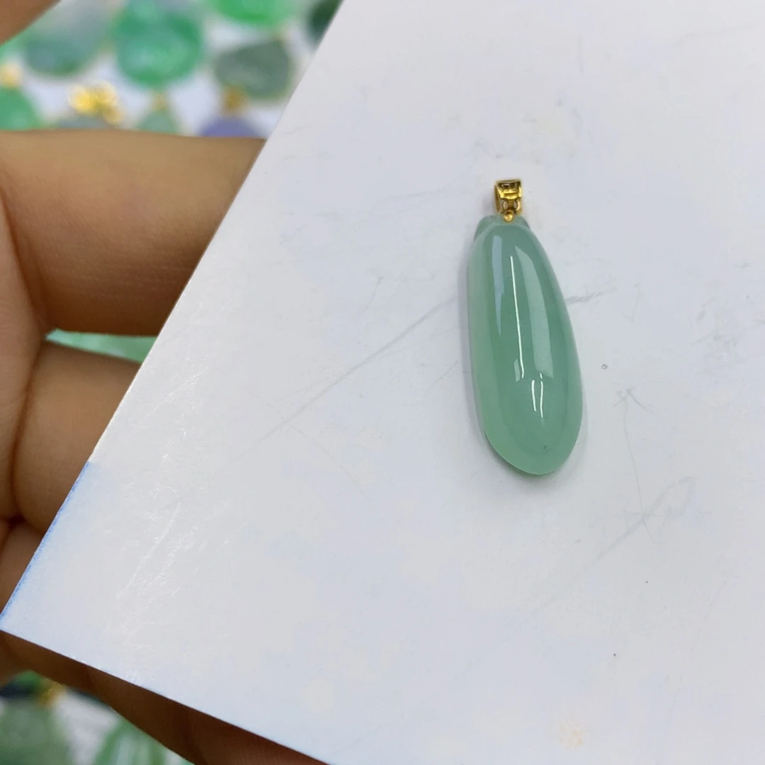 翡翠18K金镶嵌颈饰翡翠