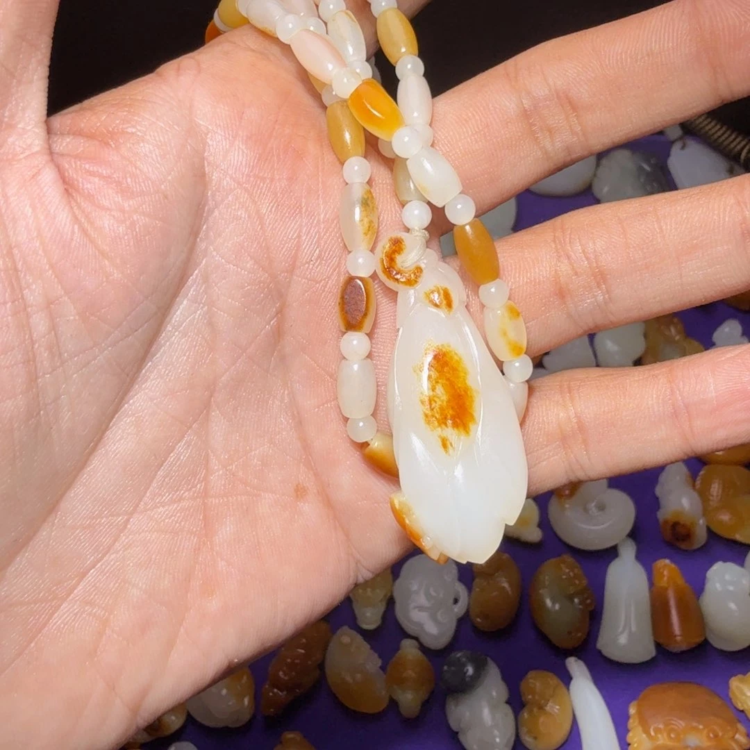 和田玉未镶嵌颈饰芜*录