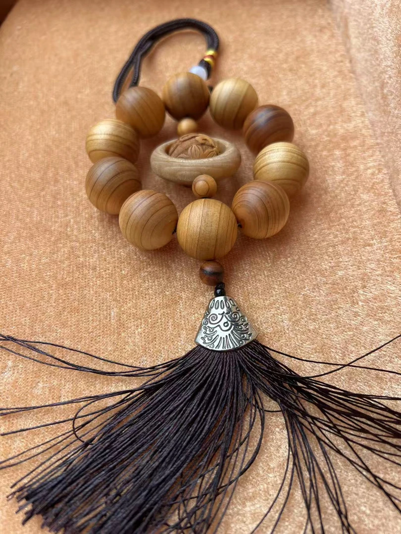 D11崖柏精美挂件