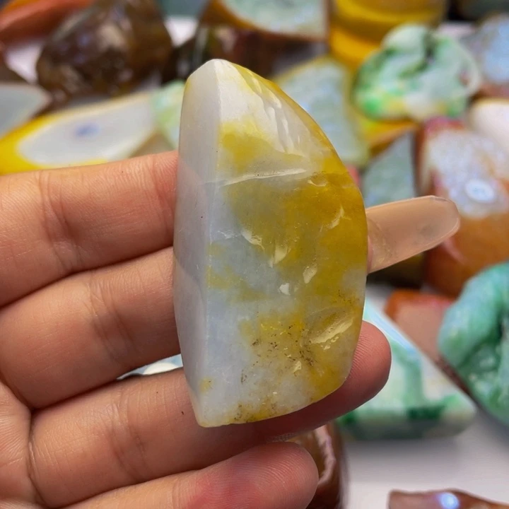 翡翠挂件未镶嵌翡翠
