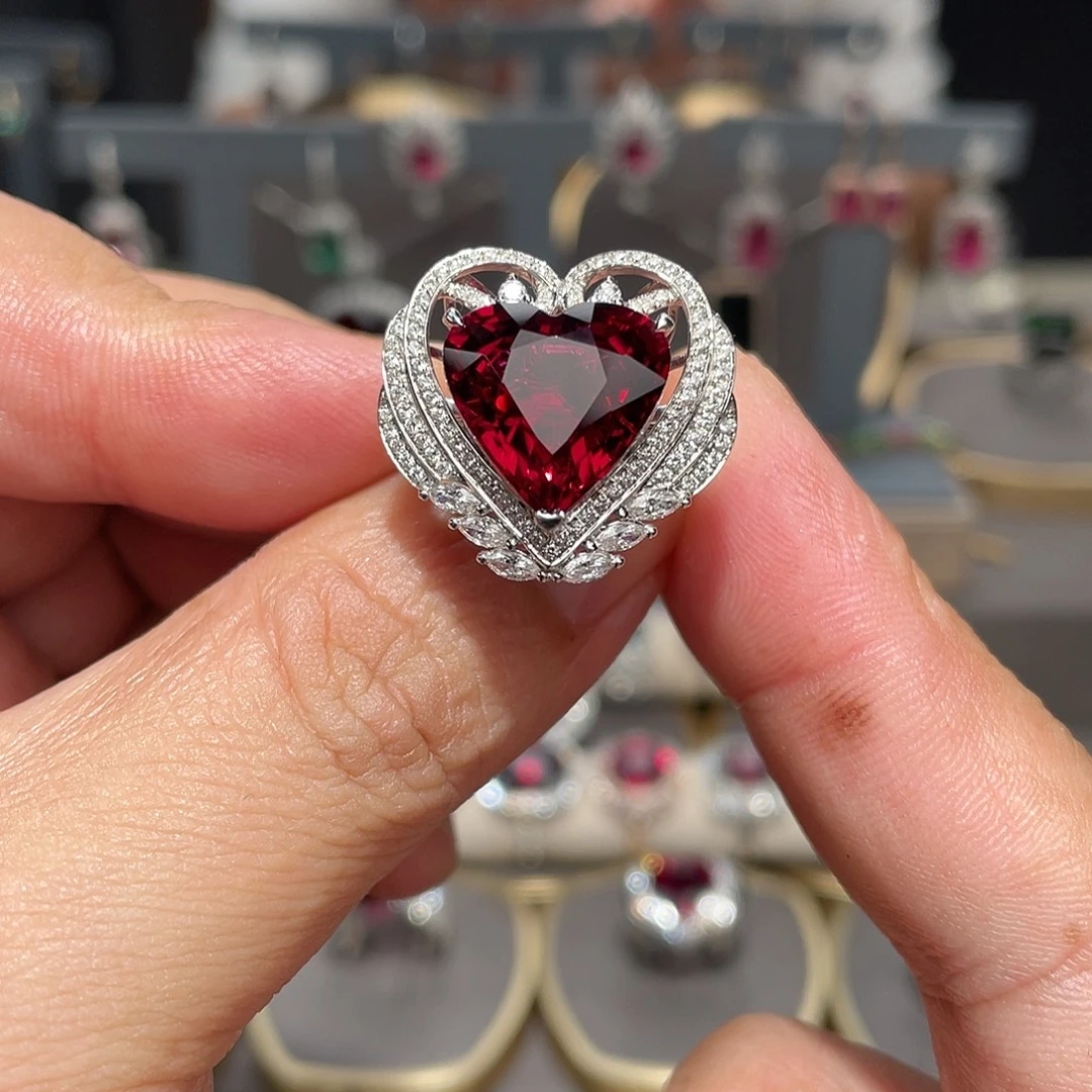 18K金镶嵌碧玺戒指8.85ct