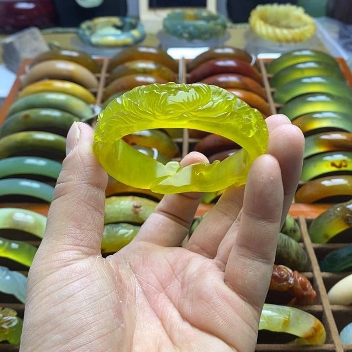 蛇纹石玉手镯未镶嵌藤***月