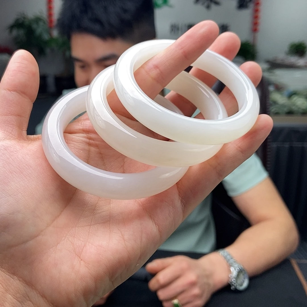 和田玉手镯未镶嵌60-61颜色多样性发拍一发一