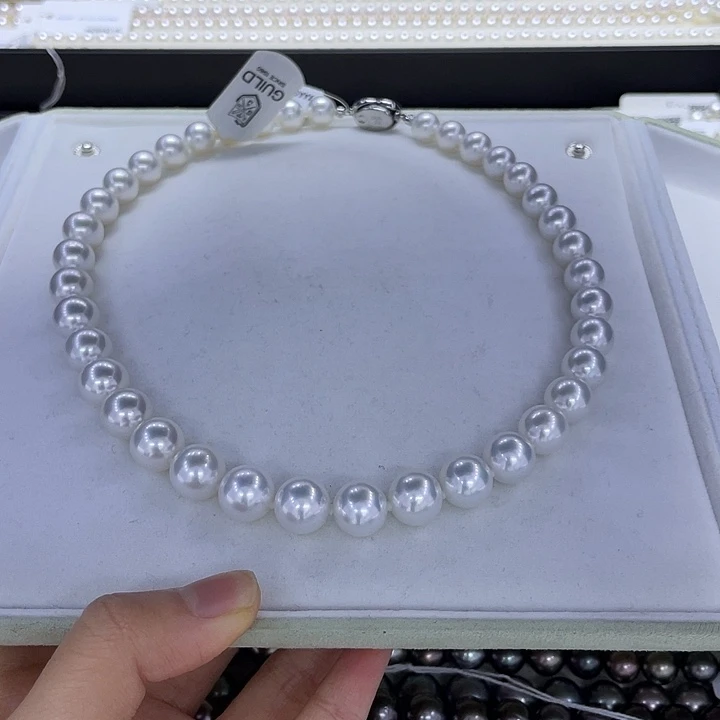 张***纯海水珍珠颈饰未镶嵌