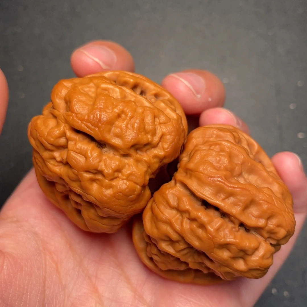 文玩核桃把件秦岭野生文玩核桃