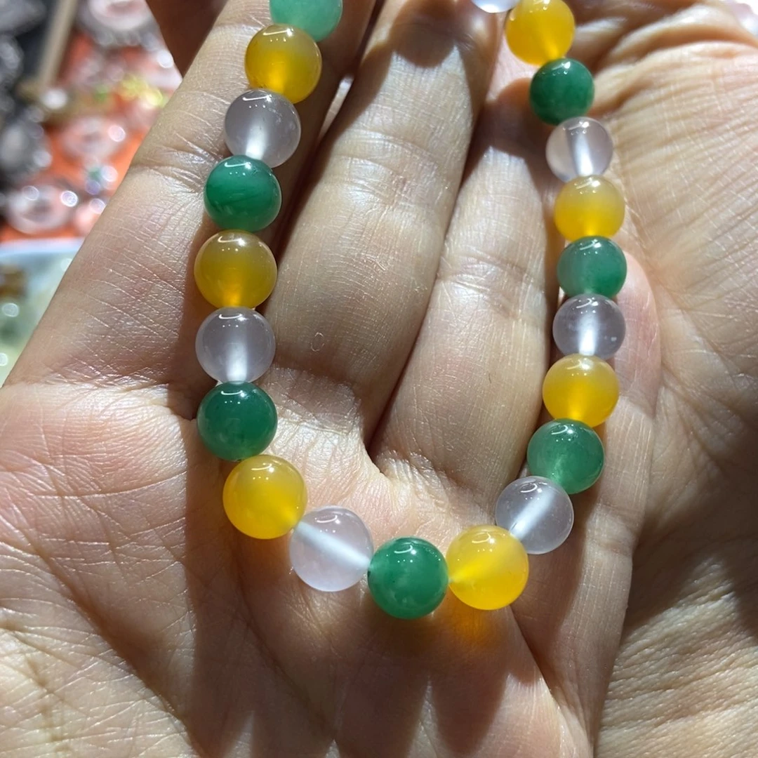 小***衮石英质玉未镶嵌颈饰