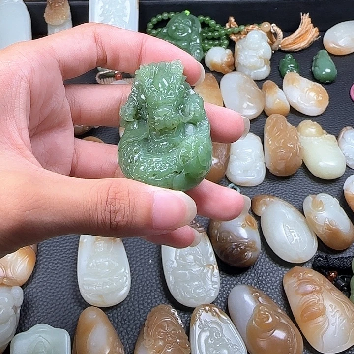 颈饰未镶嵌和田玉