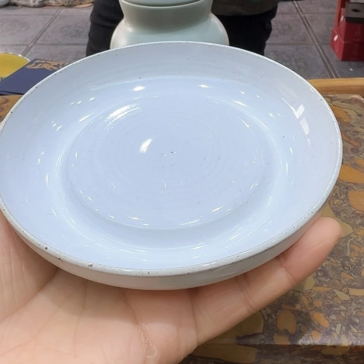 壶承一个，瓷。。。品茗