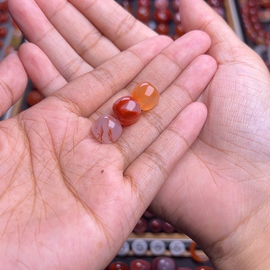 苇***生未镶嵌南红玛瑙珠宝奇石福利价