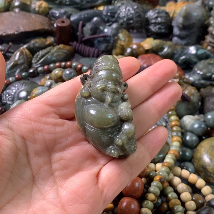 未镶嵌岫岩河磨玉（透闪石质玉）挂件