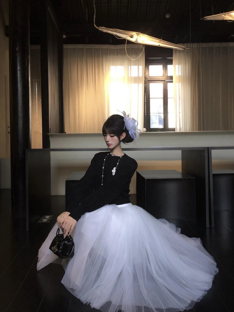 2025秋季新款设计感圆领开衫上衣配网纱半身裙纱裙a字蓬蓬裙套装