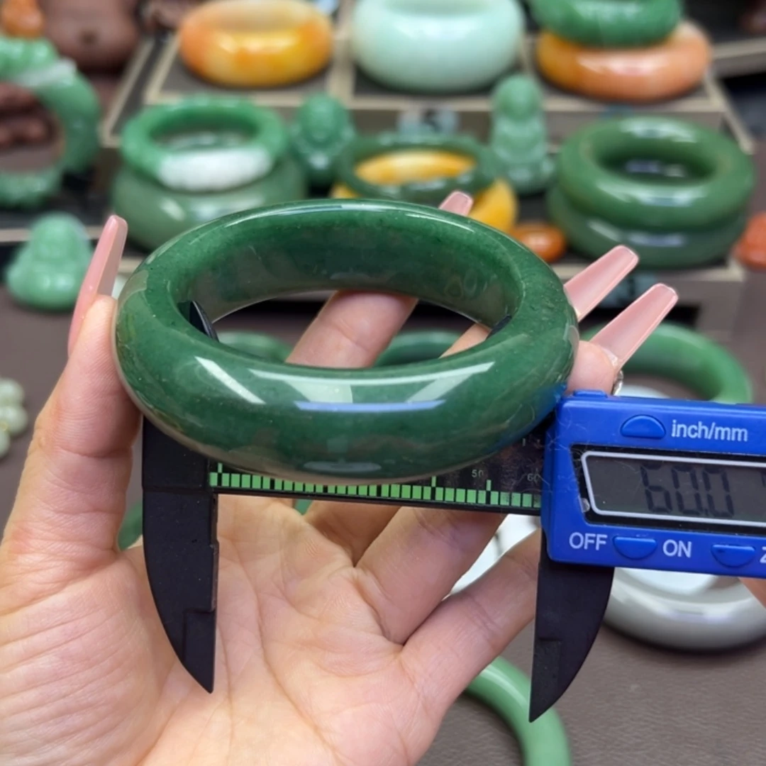 未镶嵌手镯石英岩玉