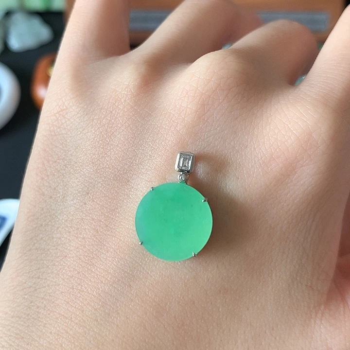 吊坠(不含链)18K金镶嵌翡翠