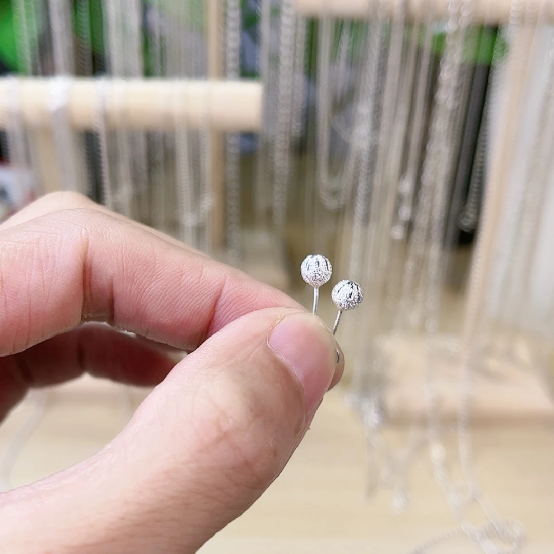 【闪购商品】无足银耳钉