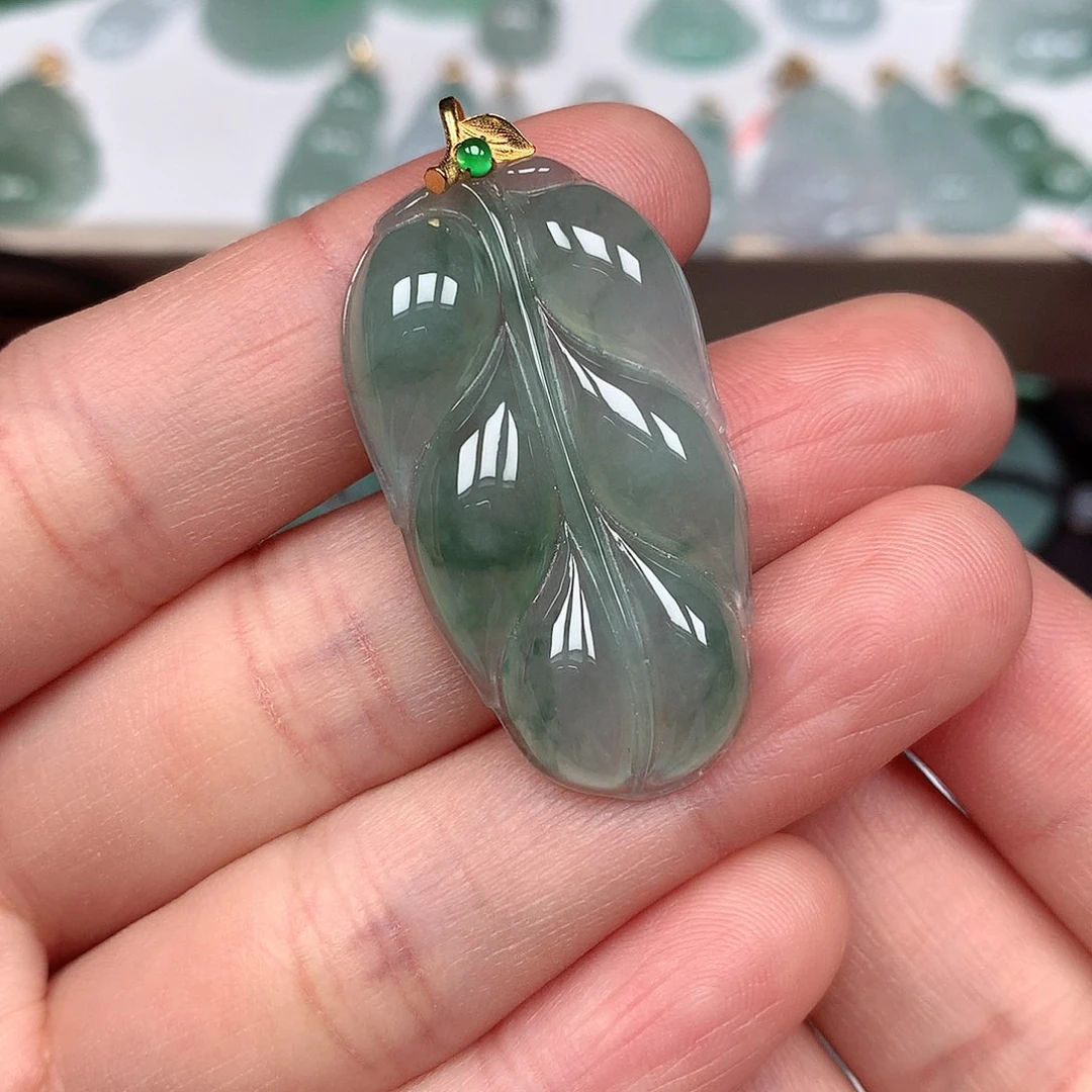 翡翠颈饰未镶嵌叶子